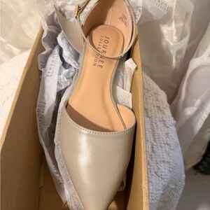 Reba Women's Beige Pointed Toe Heels